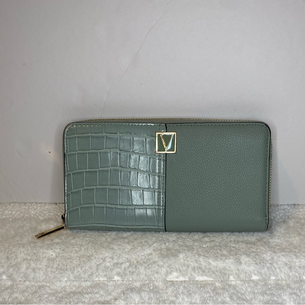 Victoria’s Secret Zip Around Aqua Wallet
